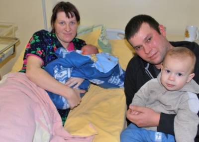 В Вентспилсе поздравили родителей малыша, который родился 1 января
